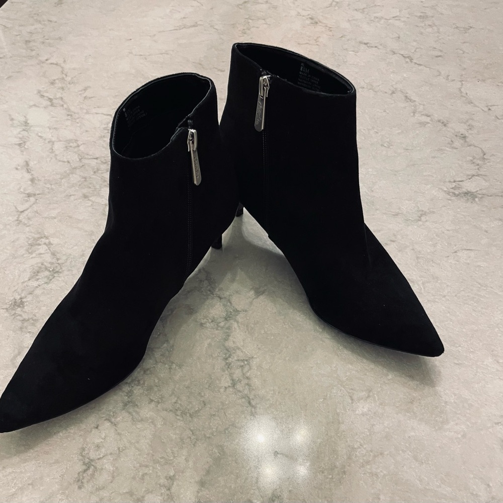 Charles by Charles David ankle boots in black faux suede/ size 8 1/2/ EUC/no box - Picture 7 of 15